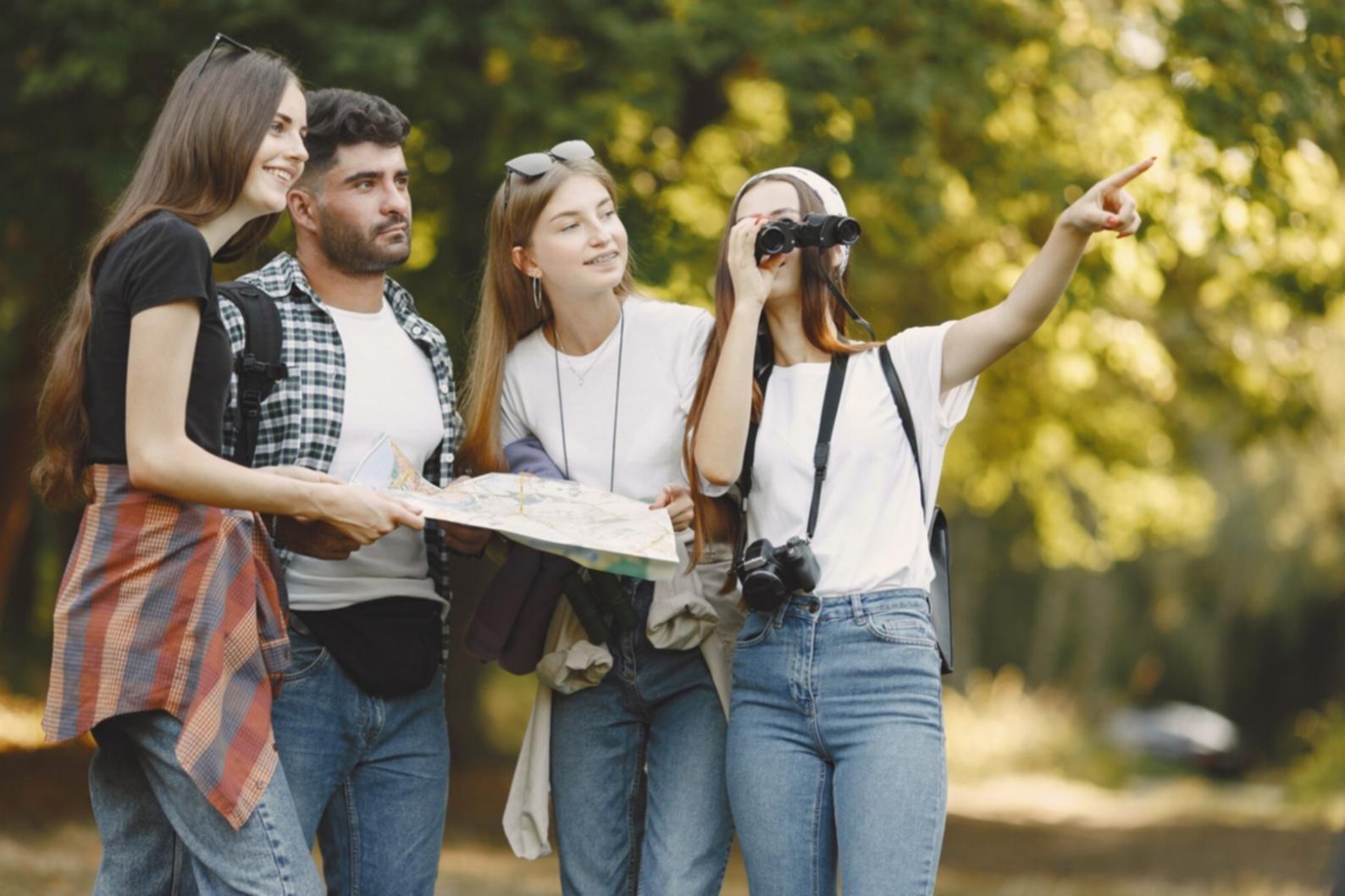 Sesión de análisis financiero con estudiantes trabajando en modelos cuantitativos avanzados